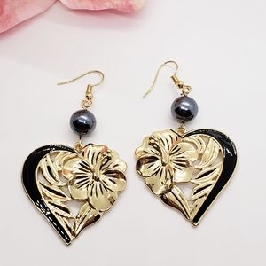 Hibiscus heart pearl earrings